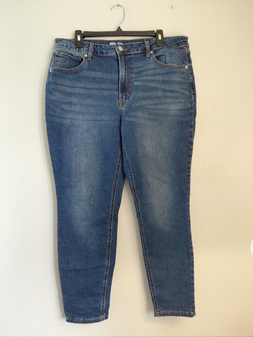 No Boundaries Women’s Skinny Jeans in Medium Blue Wash Sz 18